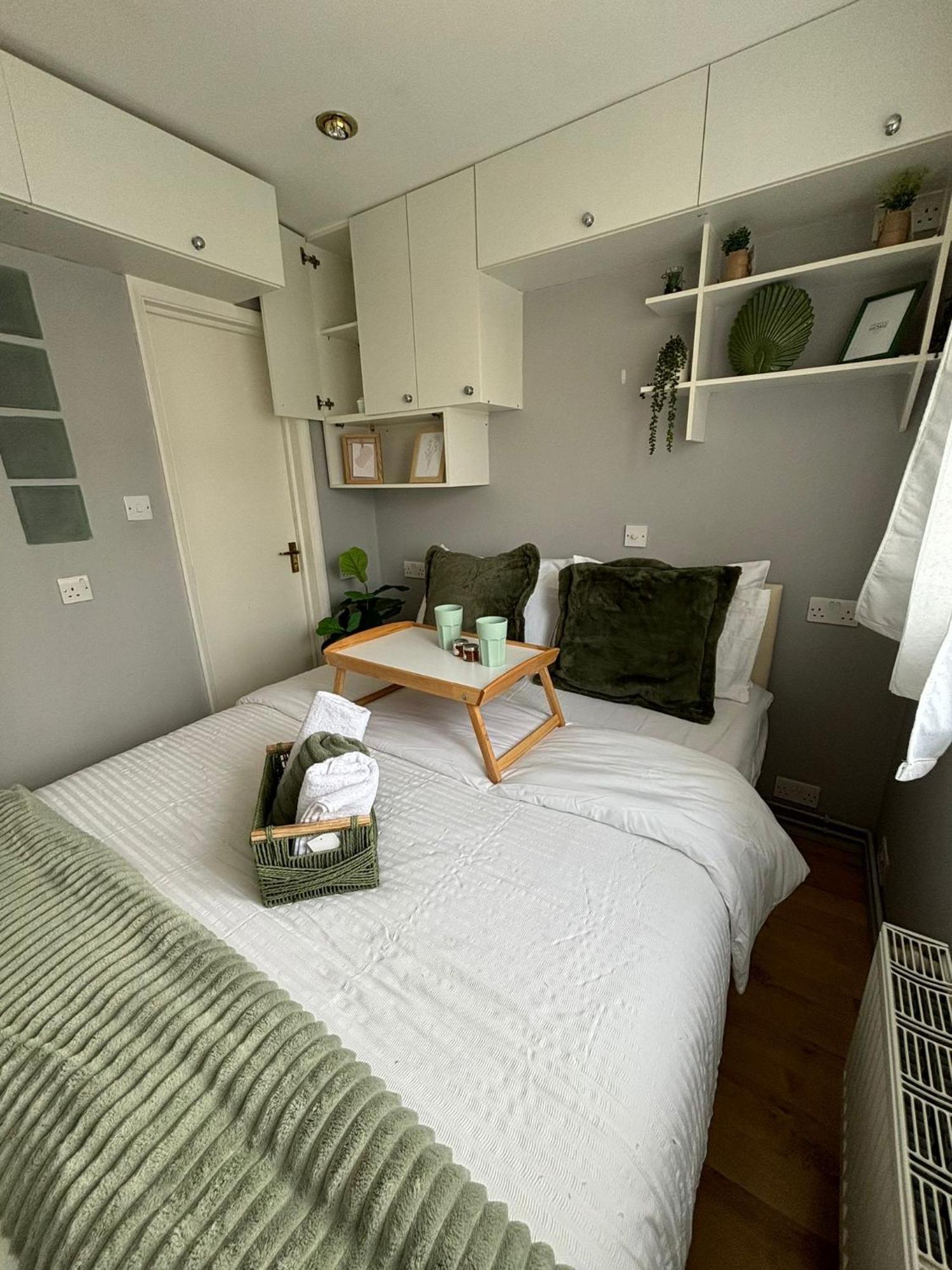 Amazing En-Suite Apartment In Finchley Central London Bagian luar foto