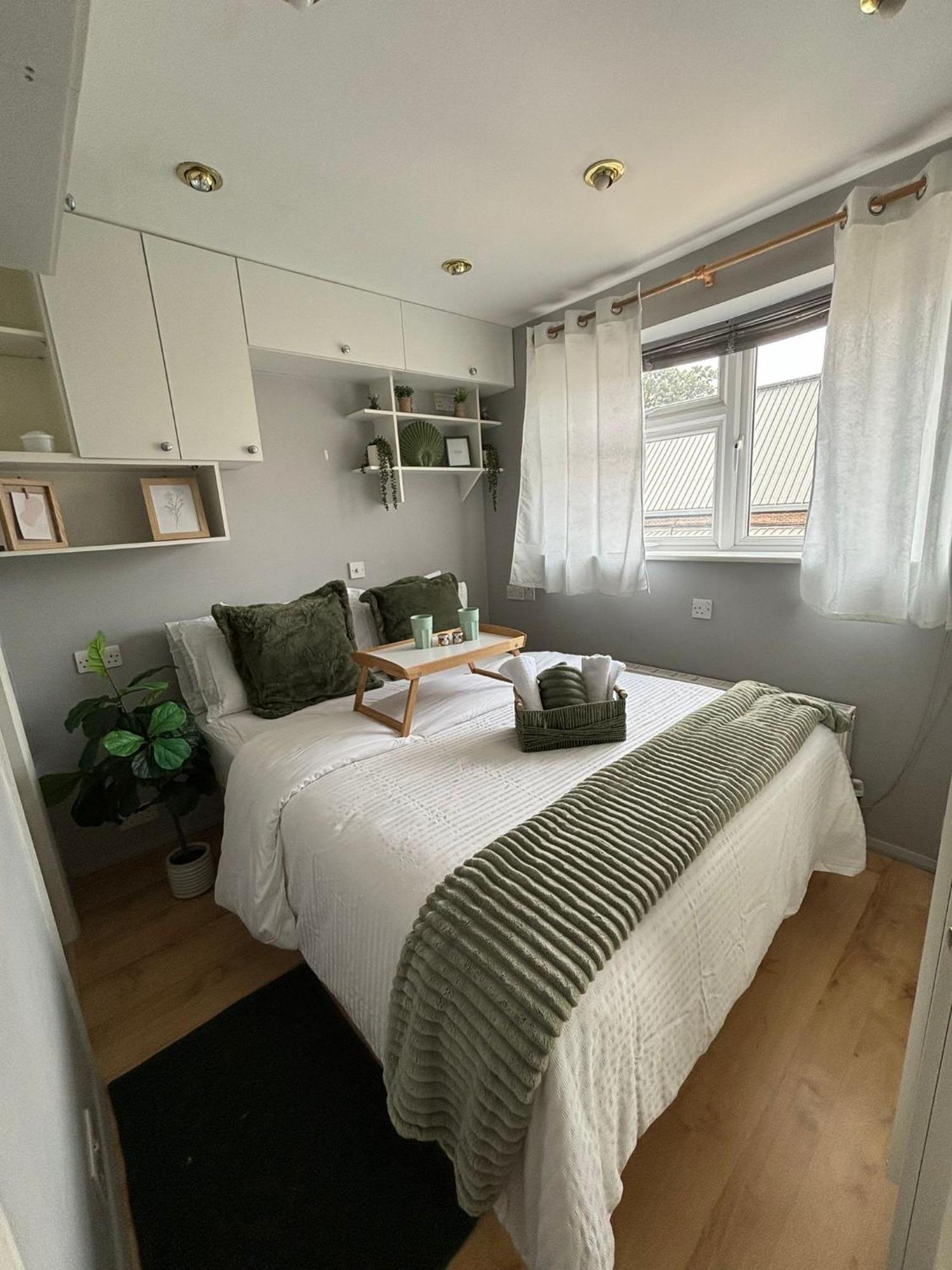 Amazing En-Suite Apartment In Finchley Central London Bagian luar foto
